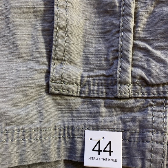 Sonoma Cargo Shorts – Gray – Men’s Size 44 – NWT – Knee Length - Picture 3 of 8